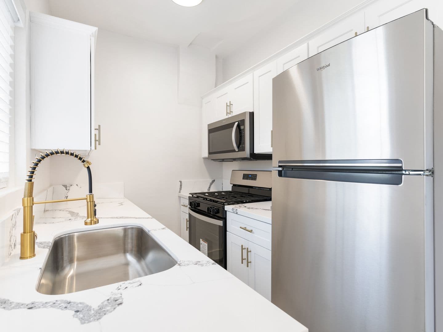 Long Beach Apartment: 608 W 6th Street