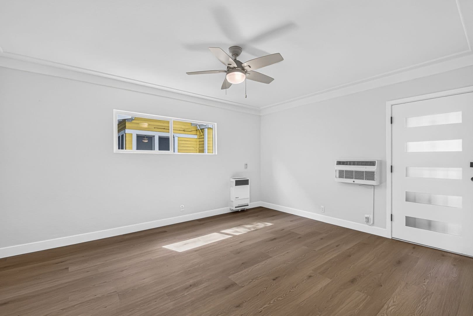 Long Beach Apartment: 526 Lime Avenue