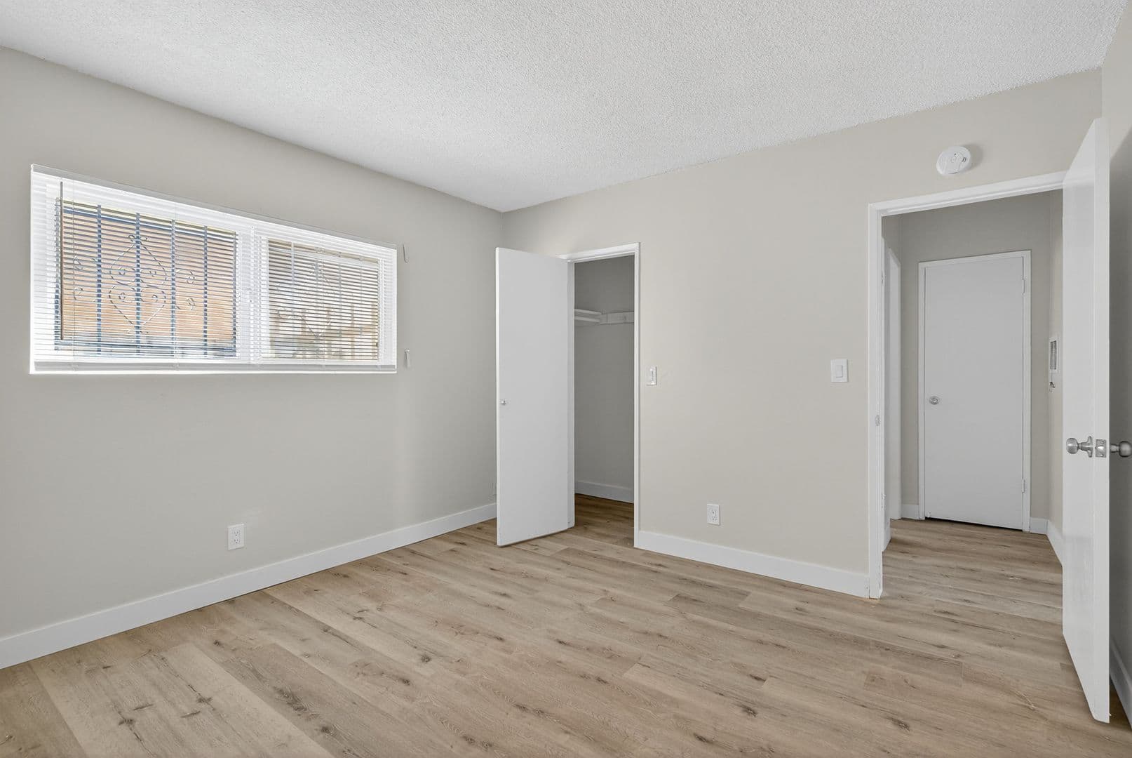 Long Beach Apartment: 125 E. Spring St