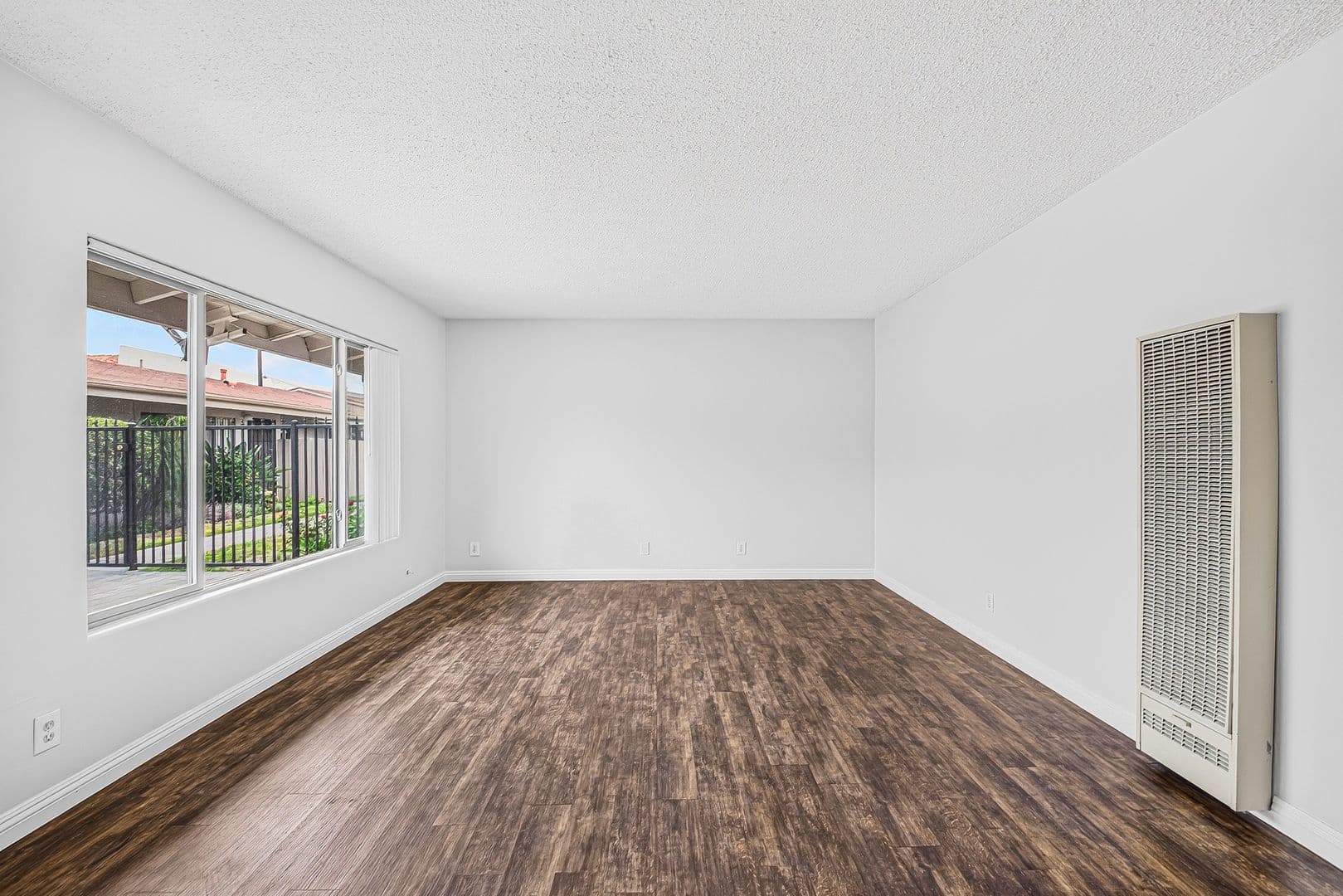 Anaheim Apartment: 147 S Magnolia Avenue
