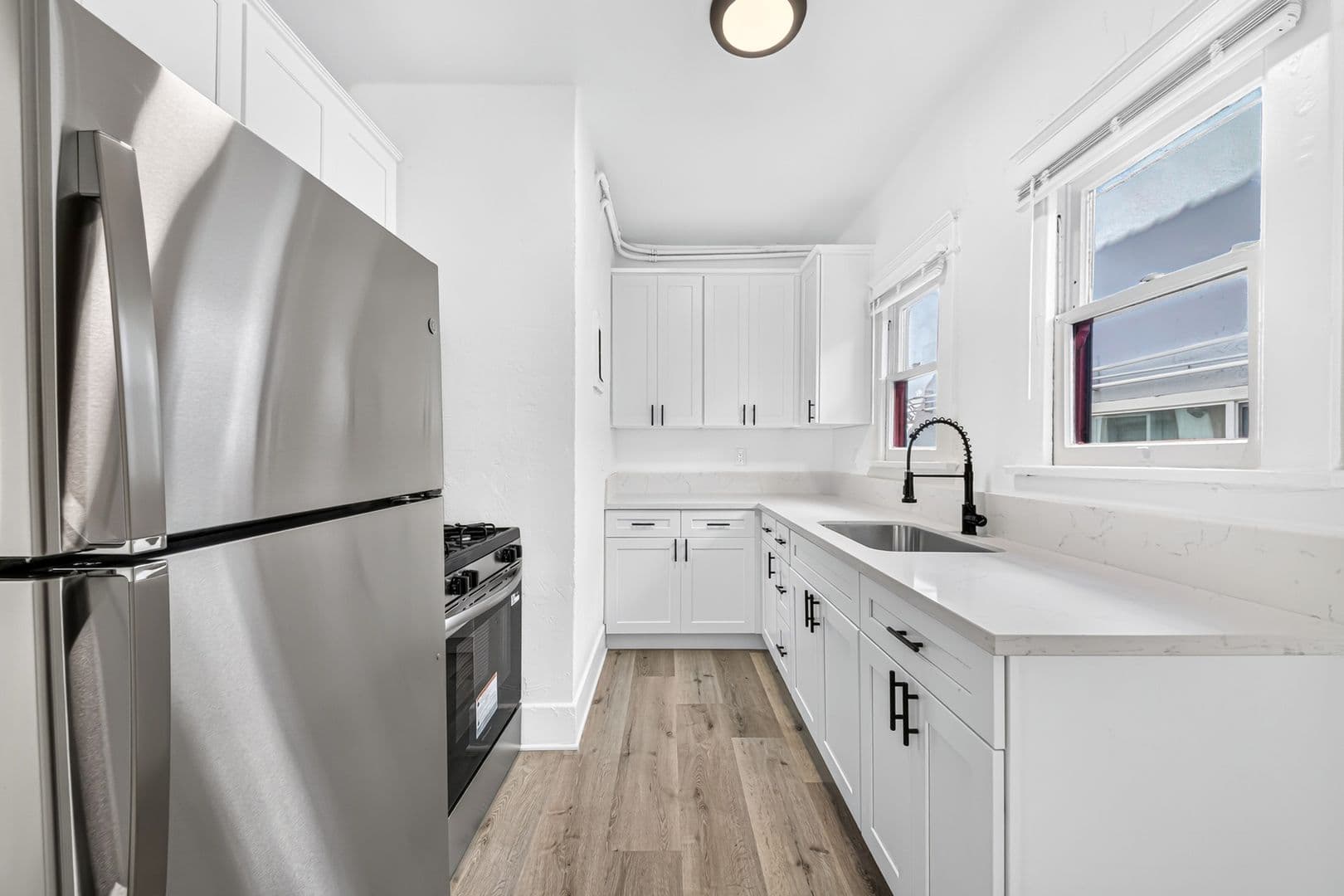 Long Beach Apartment: 1045 E 4th Street