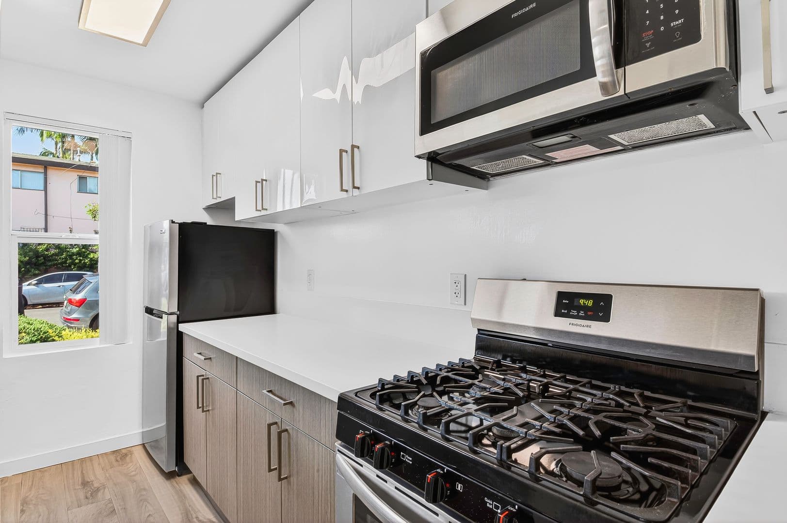 Los Angeles Apartment: 5005 August St