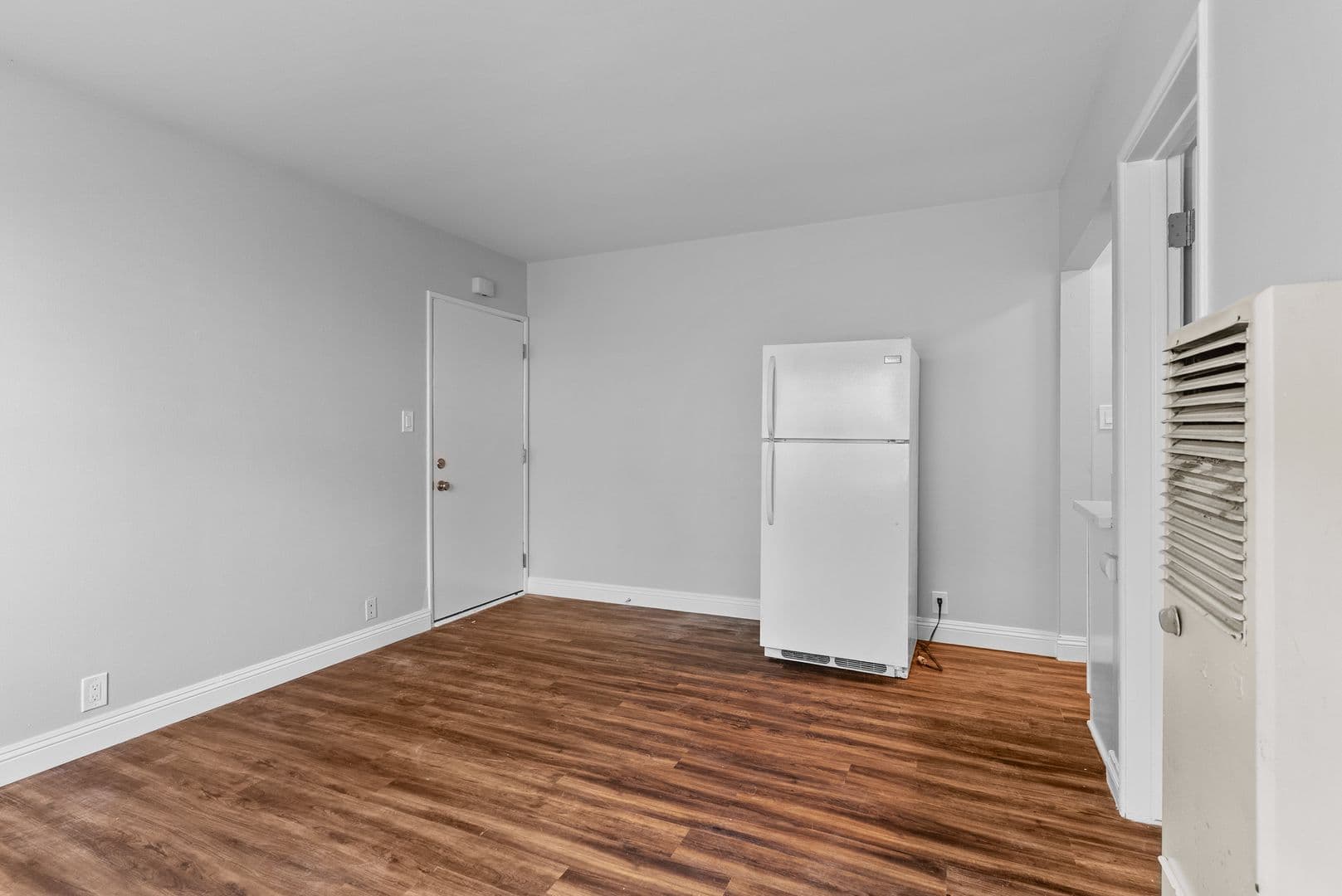 Long Beach Apartment: 1620 E Appleton Street