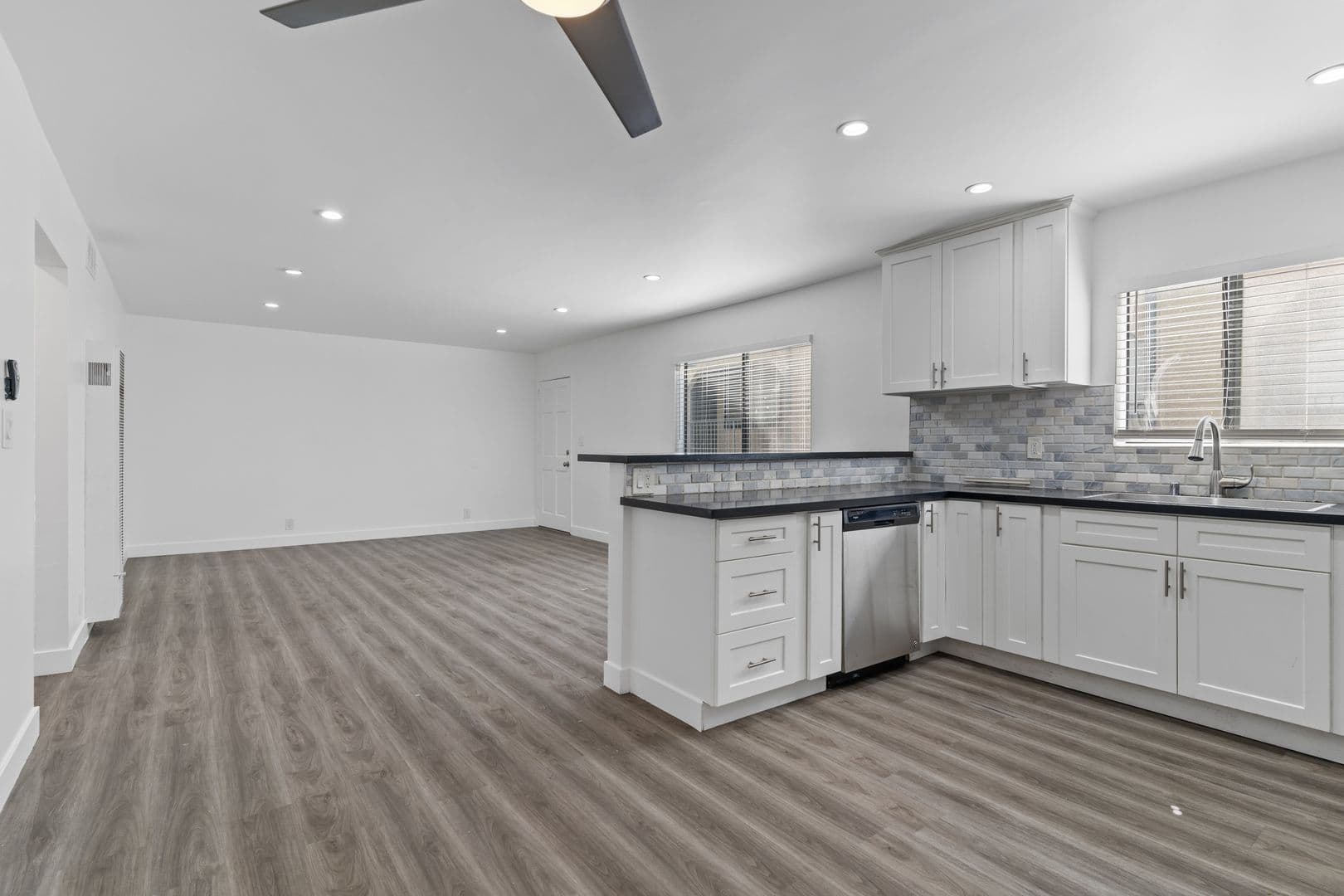 Long Beach Apartment: 630 Nebraska Avenue