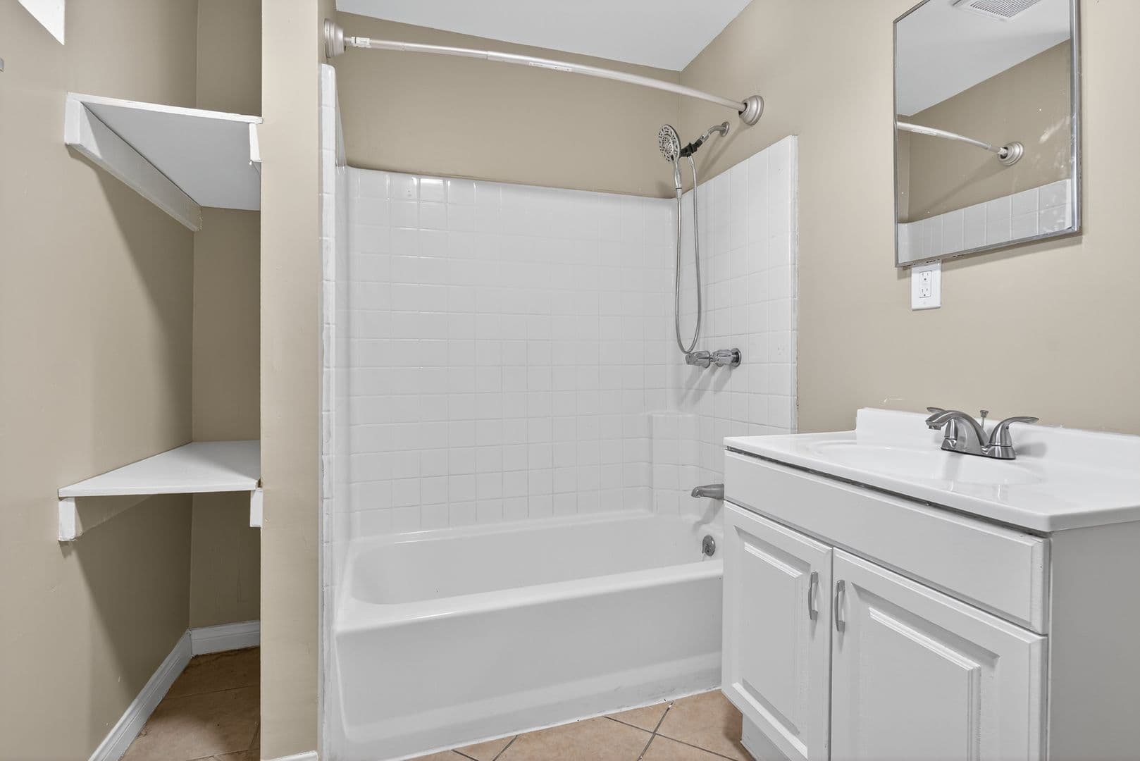 Los Angeles Apartment: 429 East 49th St.