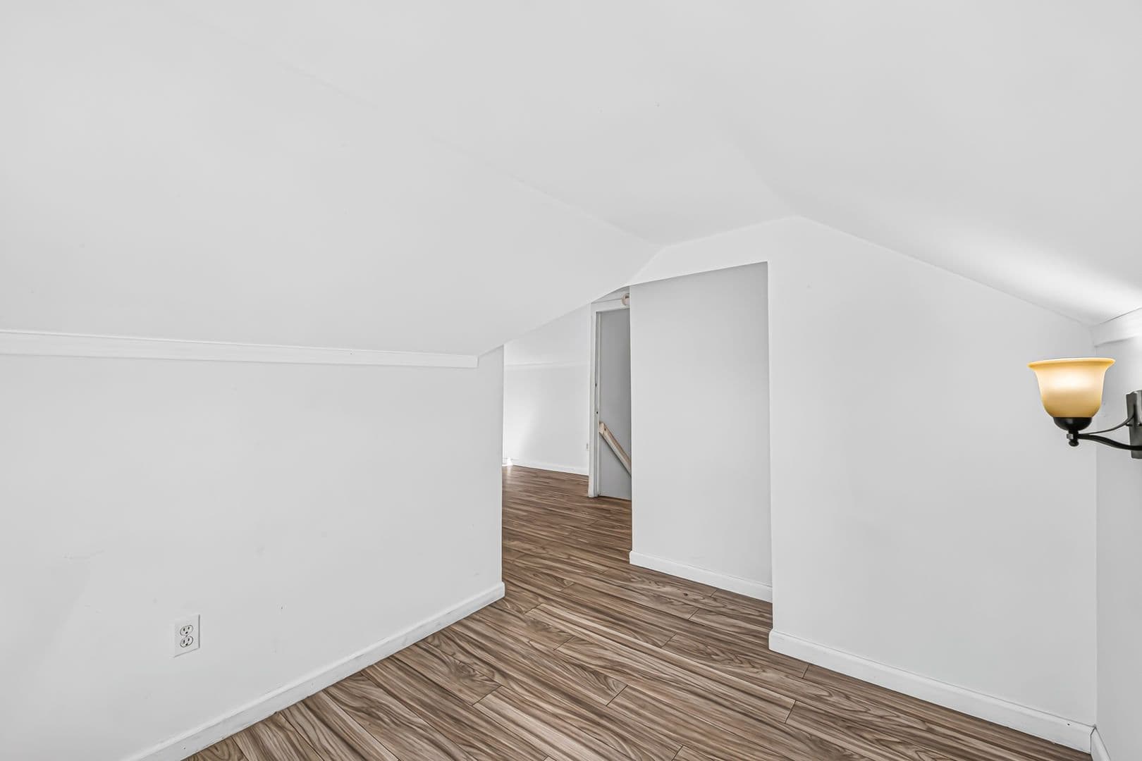 Long Beach Apartment: 1331 W 19th St