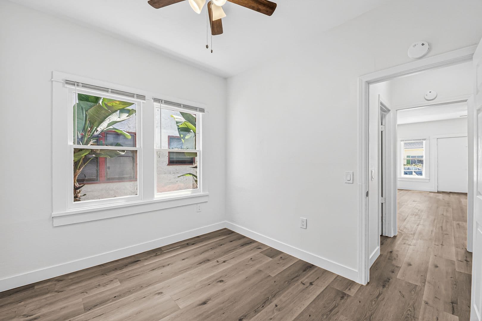 Long Beach Apartment: 1045 E 4th Street