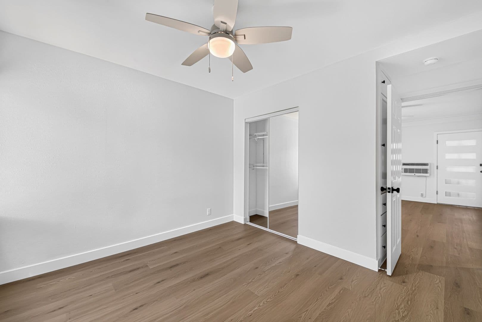 Long Beach Apartment: 526 Lime Avenue