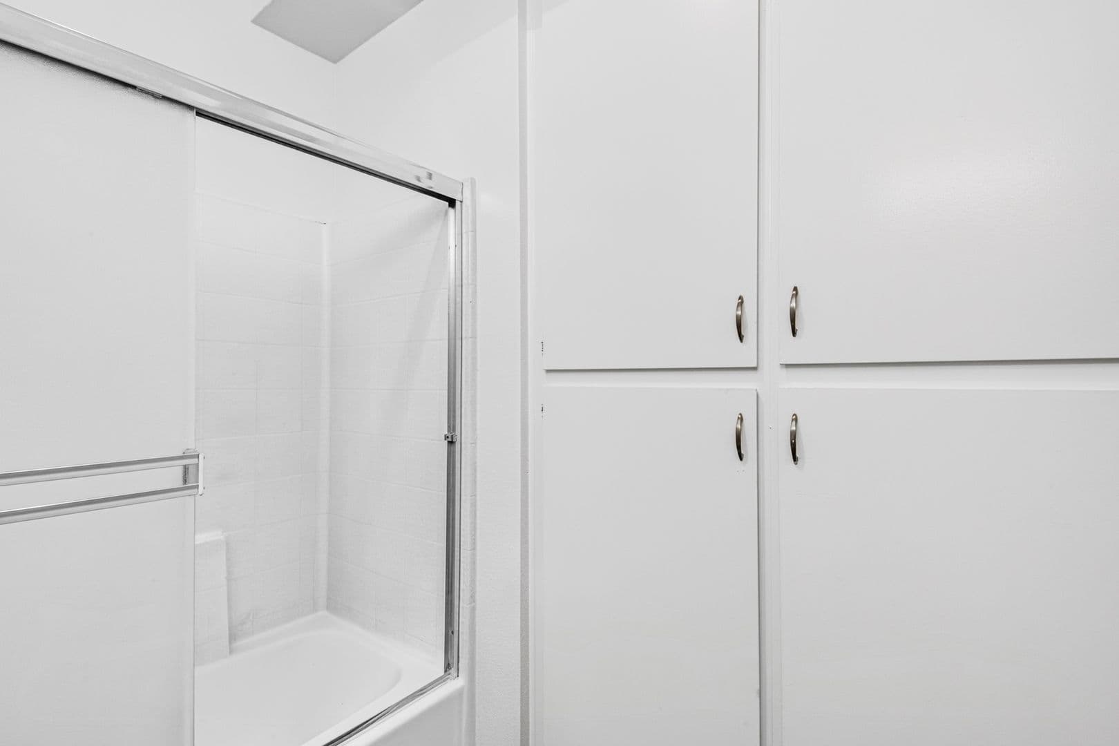 Los Angeles Apartment: 10749 Francis Pl