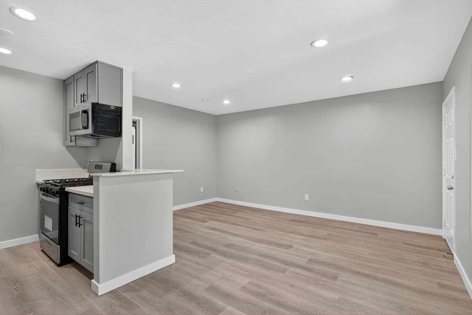 Fullerton Apartment: 2300 East Commonwealth Avenue