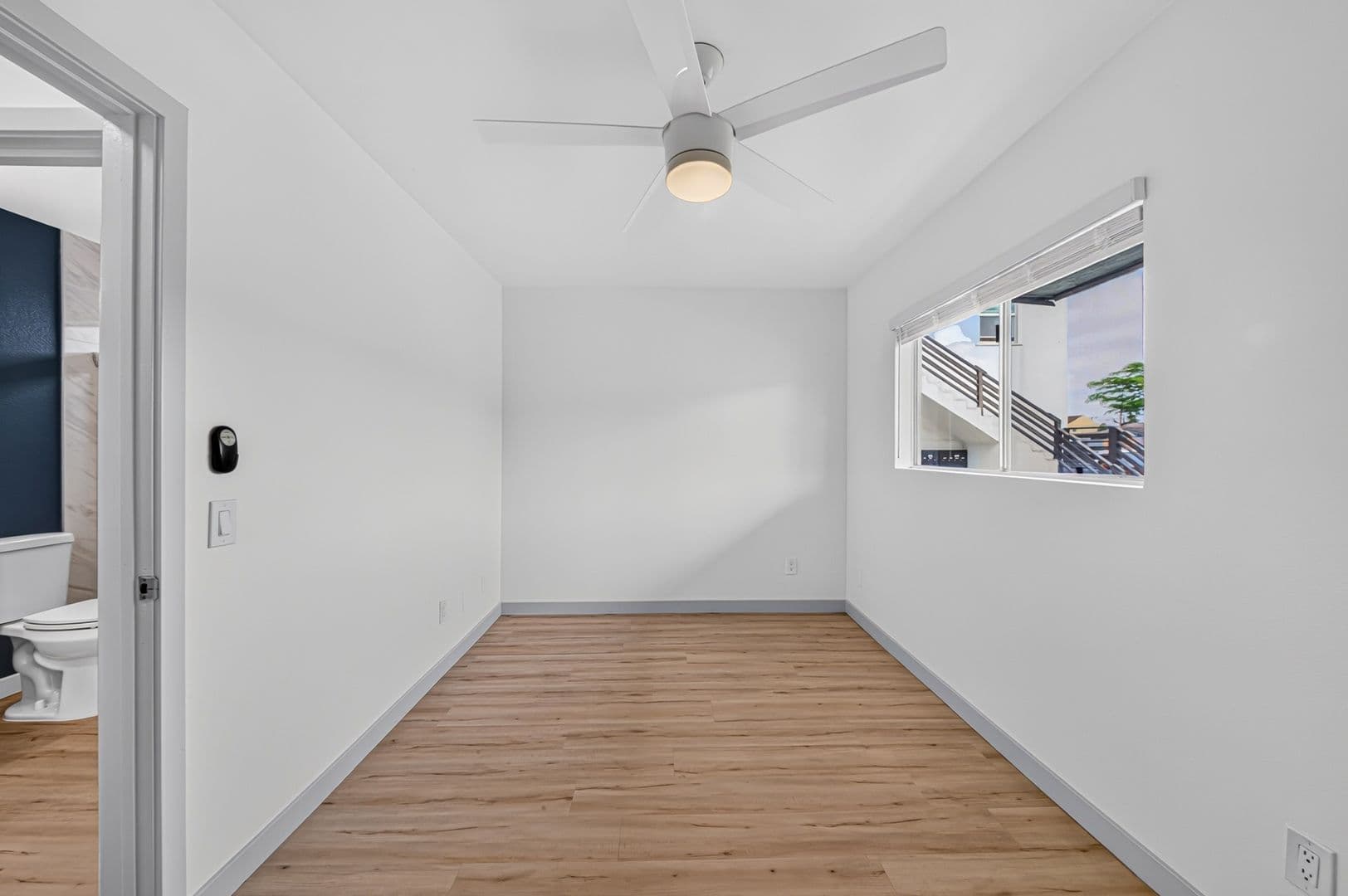 Long Beach Apartment: 921 Alamitos Ave.