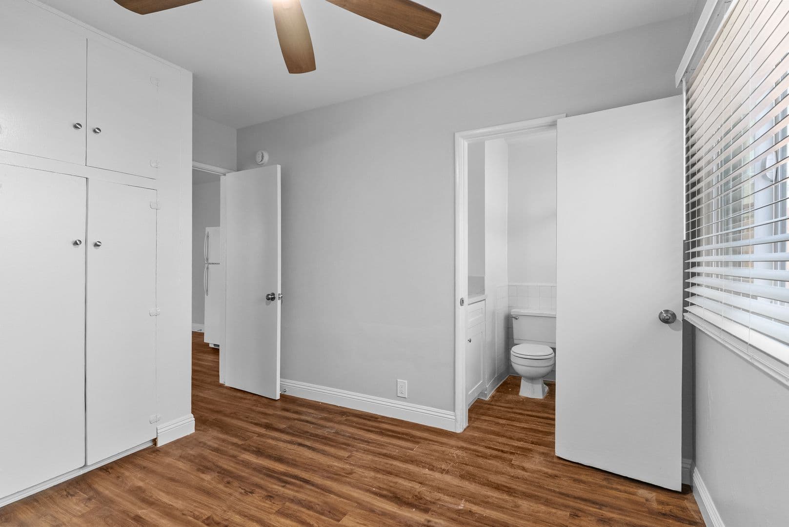 Long Beach Apartment: 1620 E Appleton Street