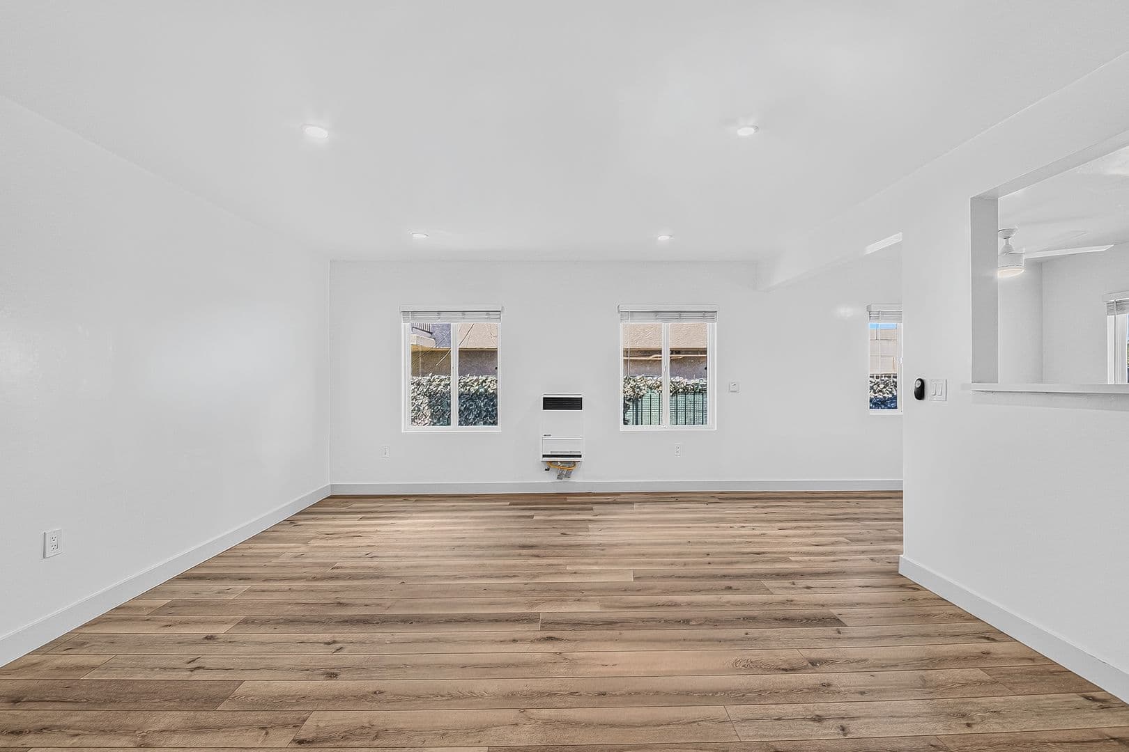 Long Beach Apartment: 933 Alamitos Ave