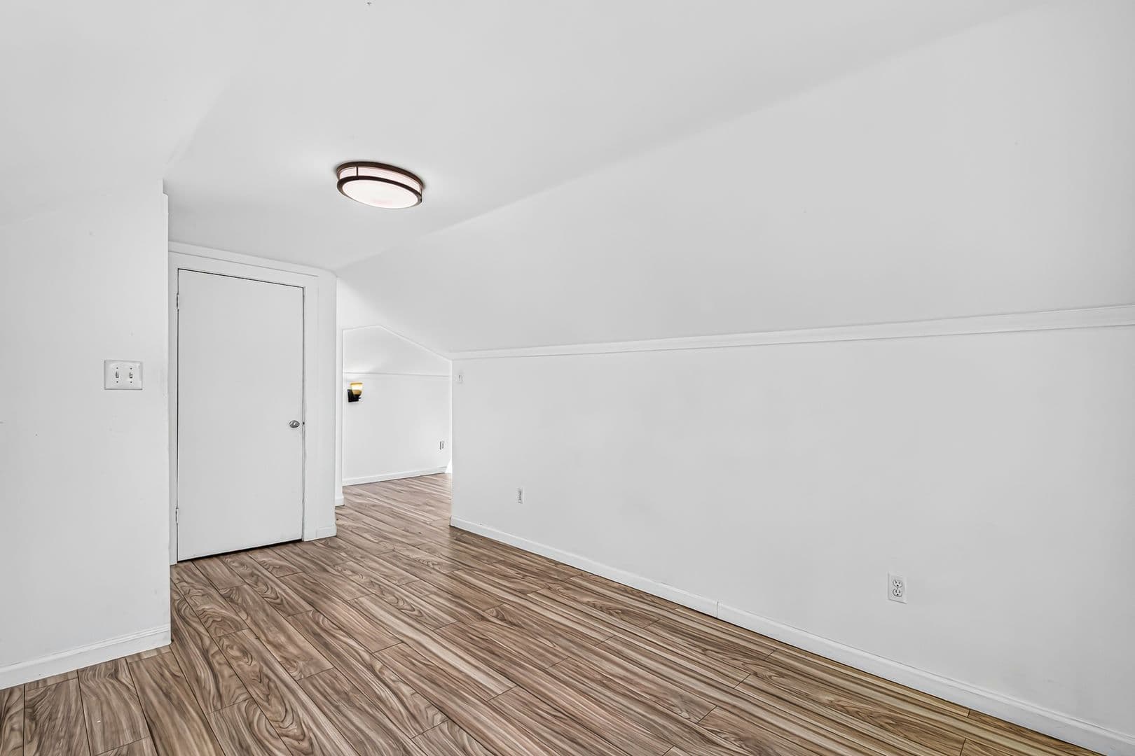 Long Beach Apartment: 1331 W 19th St