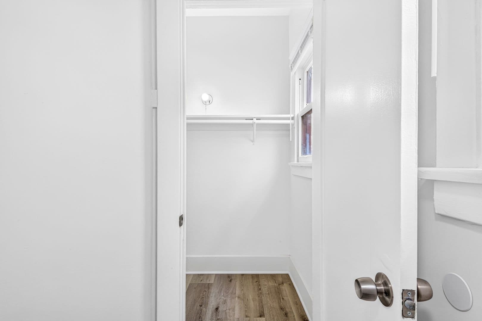 Long Beach Apartment: 1045 E 4th Street