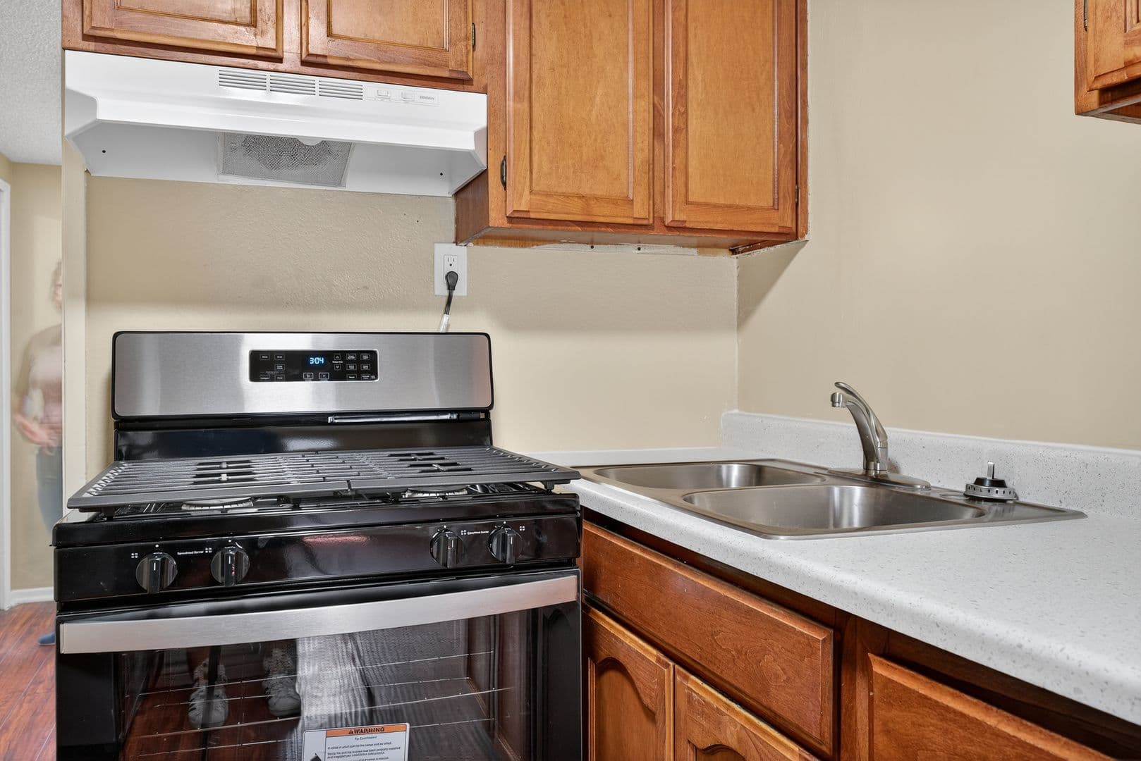 Los Angeles Apartment: 429 East 49th St.