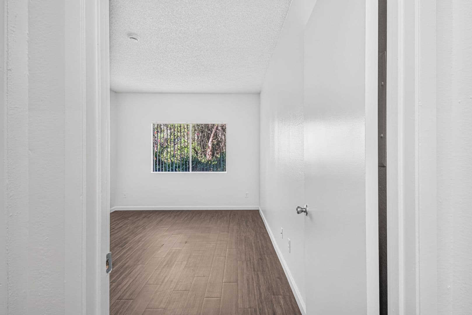 Los Angeles Apartment: 10749 Francis Pl