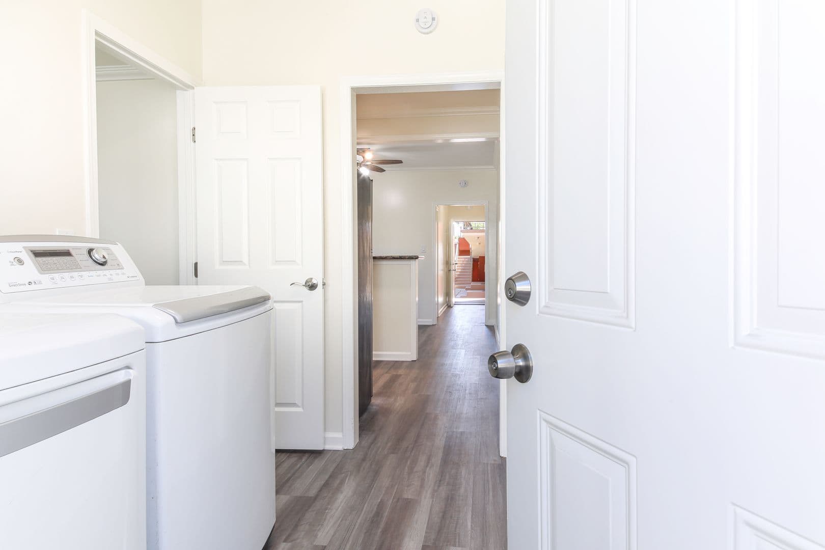 Long Beach Apartment: 1631 E 4th St