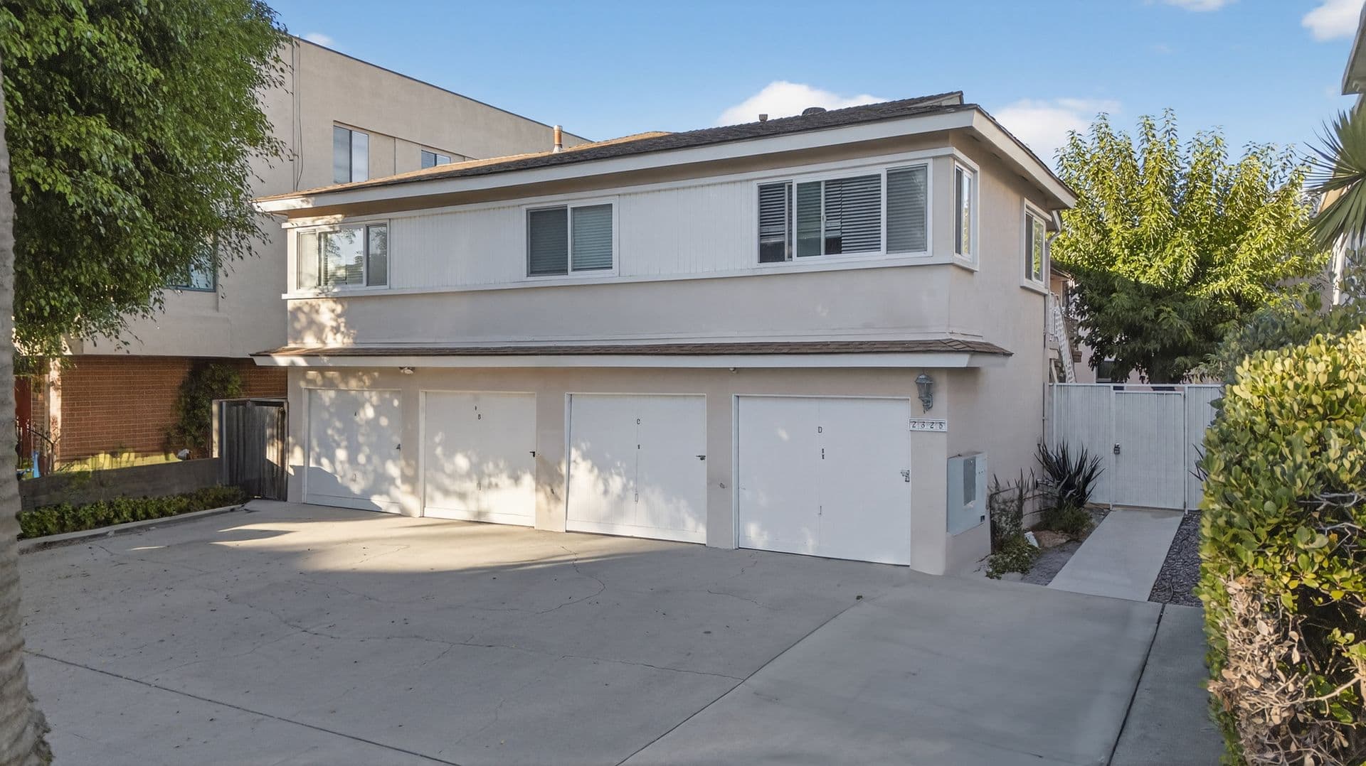 Long Beach Apartment: 2325 E 2nd Street
