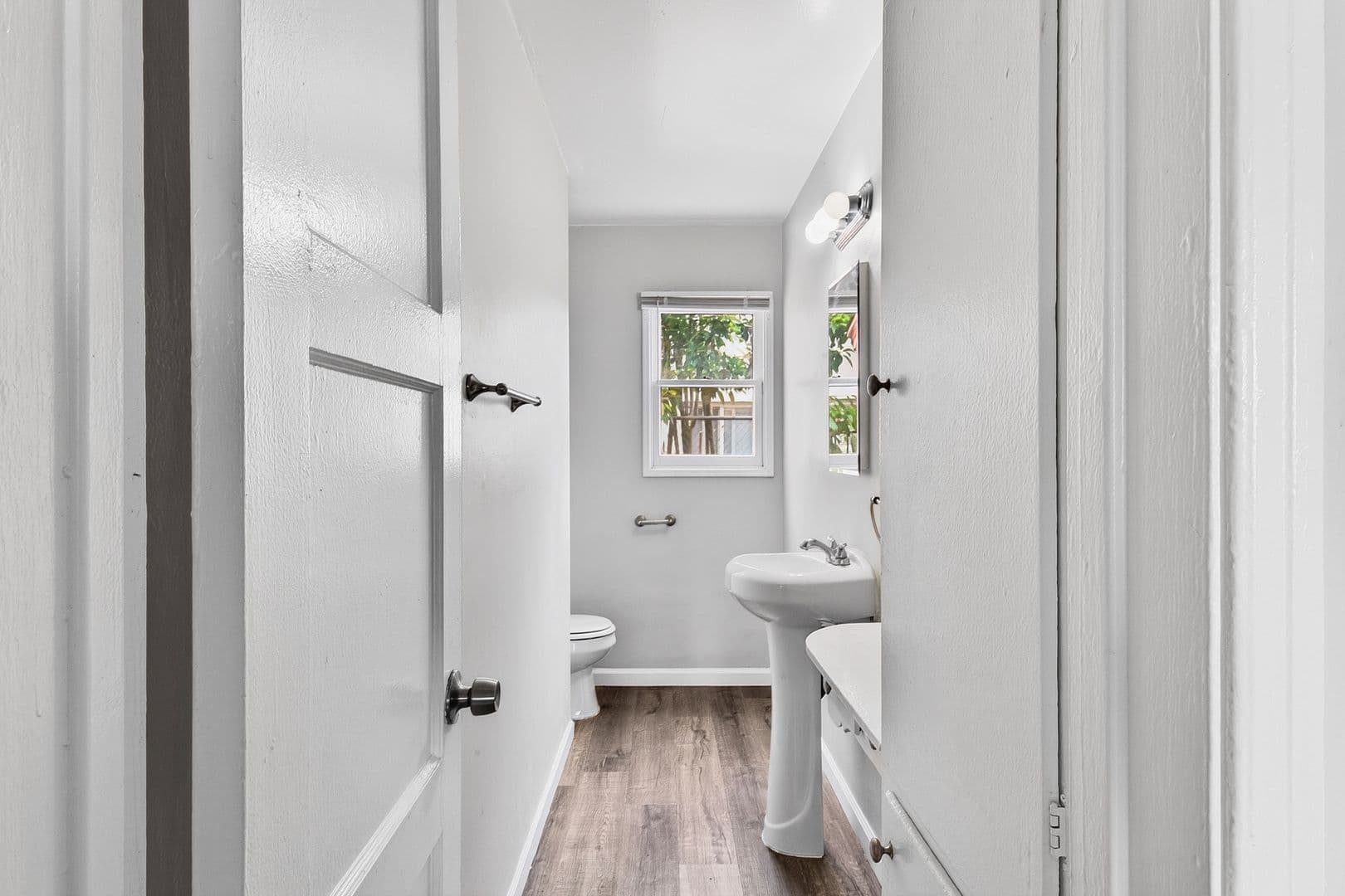 Long Beach Apartment: 445 W 15th St