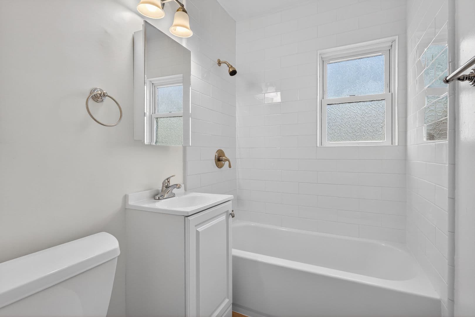 Long Beach Apartment: 933 Alamitos Ave