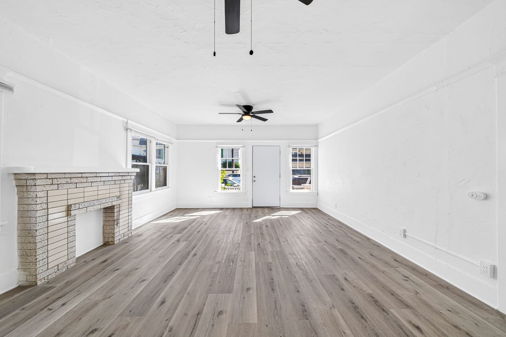 Long Beach Apartment: 1045 E 4th Street