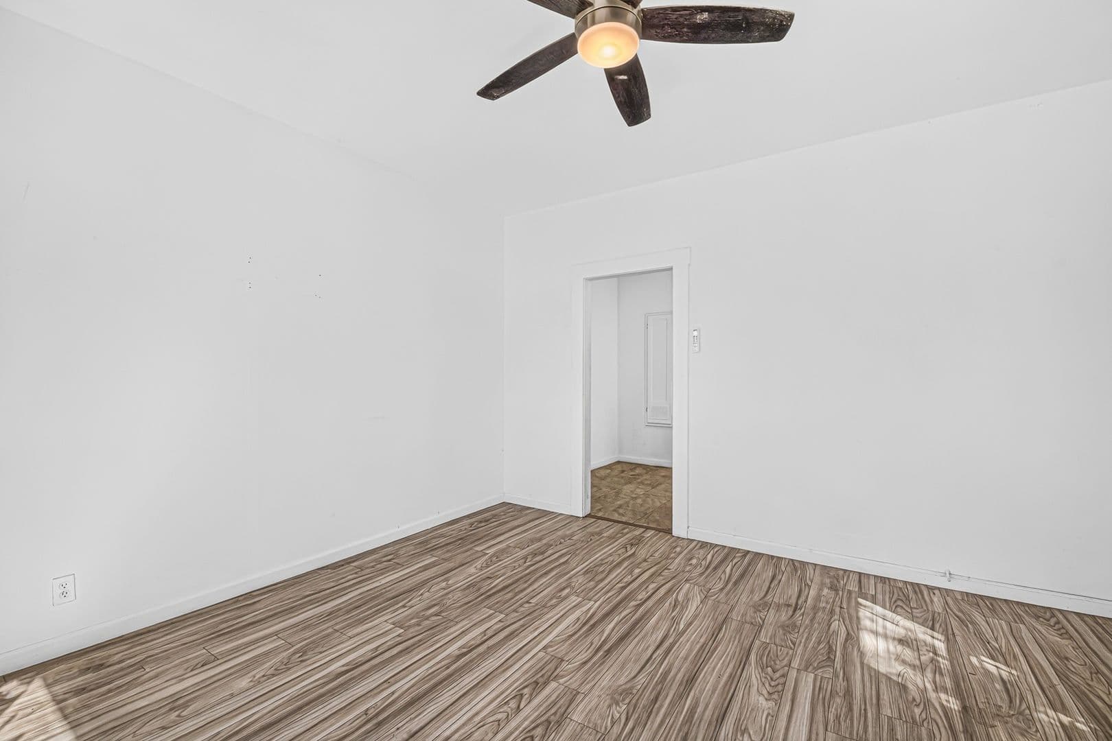 Long Beach Apartment: 1331 W 19th St