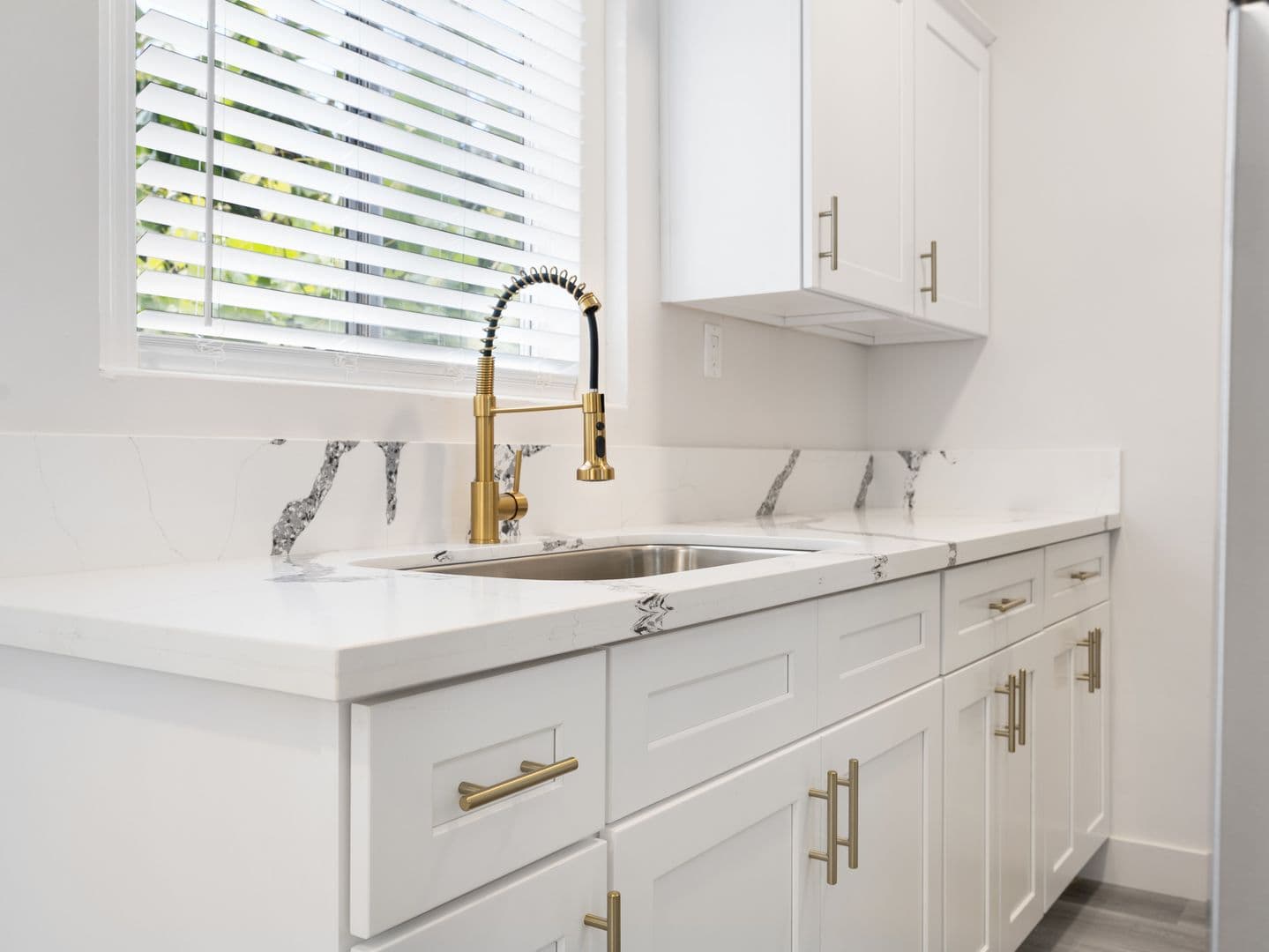 Long Beach Apartment: 608 W 6th Street