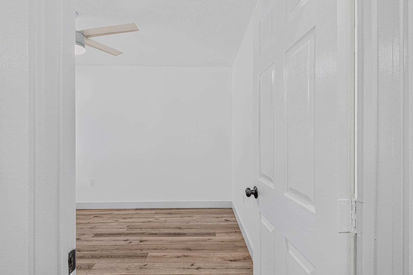 Long Beach Apartment: 933 Alamitos Ave