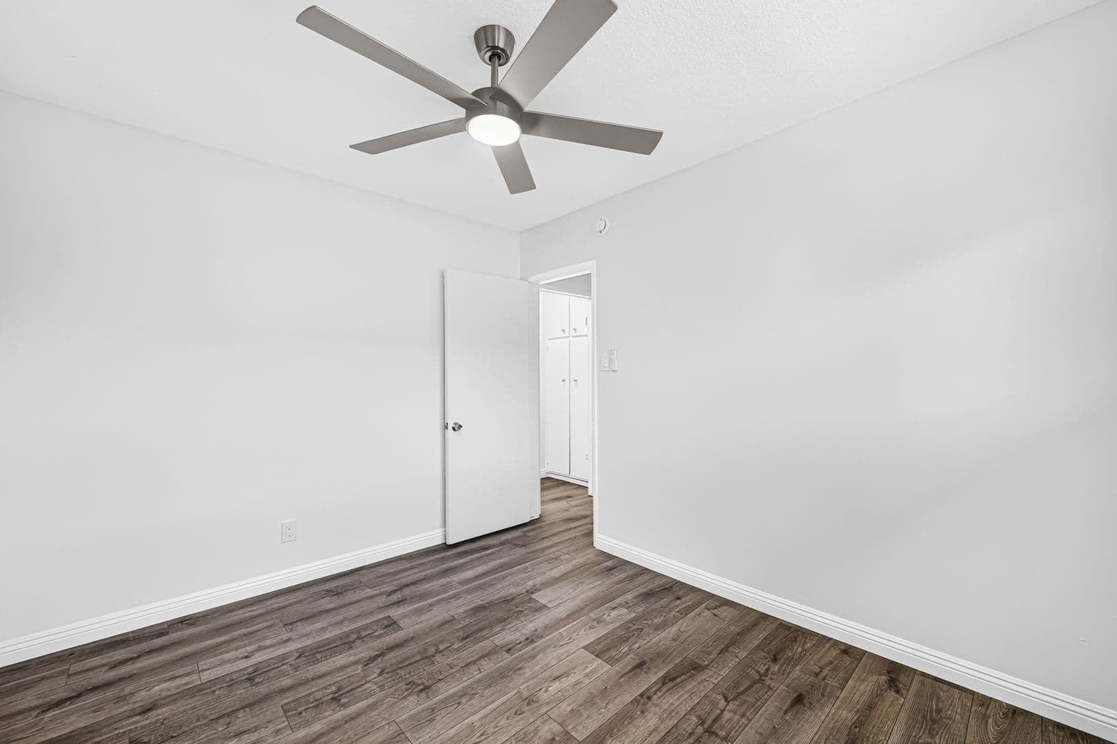 Long Beach Apartment: 477 E South Street