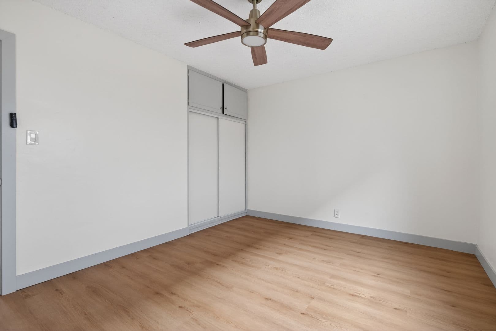 Long Beach Apartment: 933 Alamitos Ave