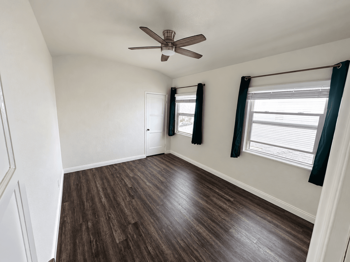 Long Beach Apartment: 2200 Chestnut Ave / 321-329 W Hill St