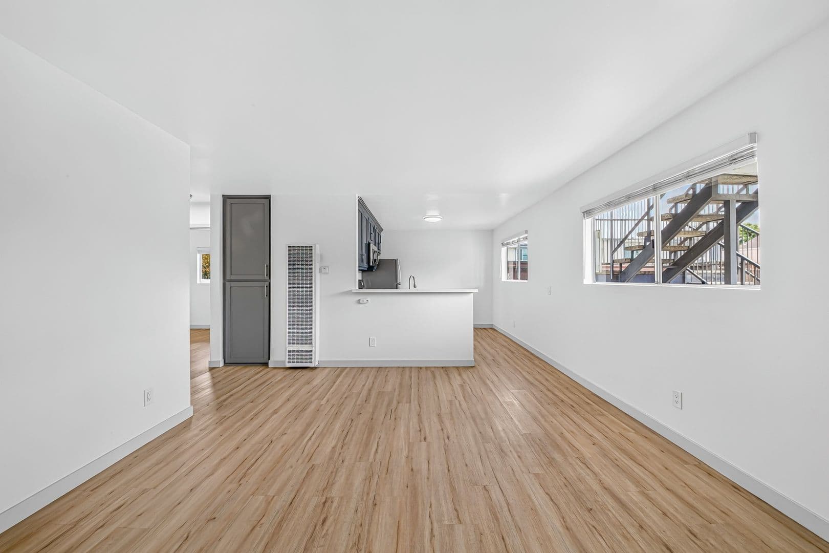Long Beach Apartment: 921 Alamitos Ave.