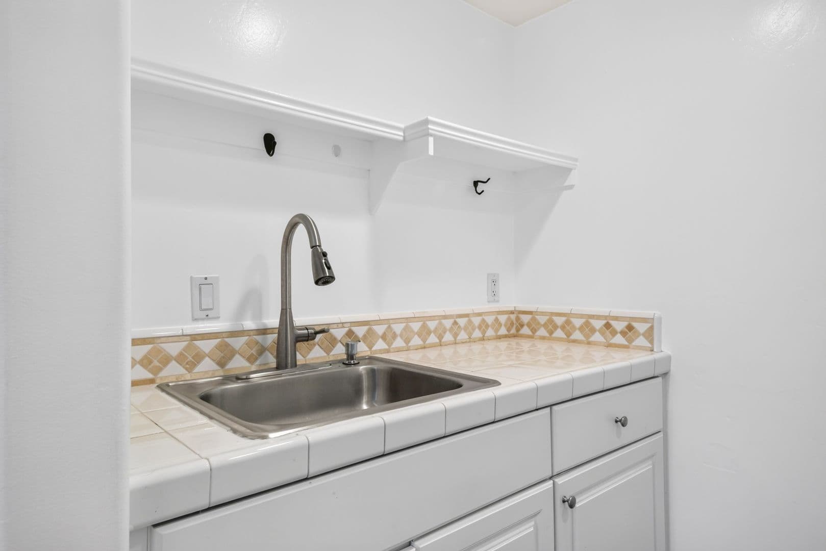 Long Beach Apartment: 2325 E 2nd Street