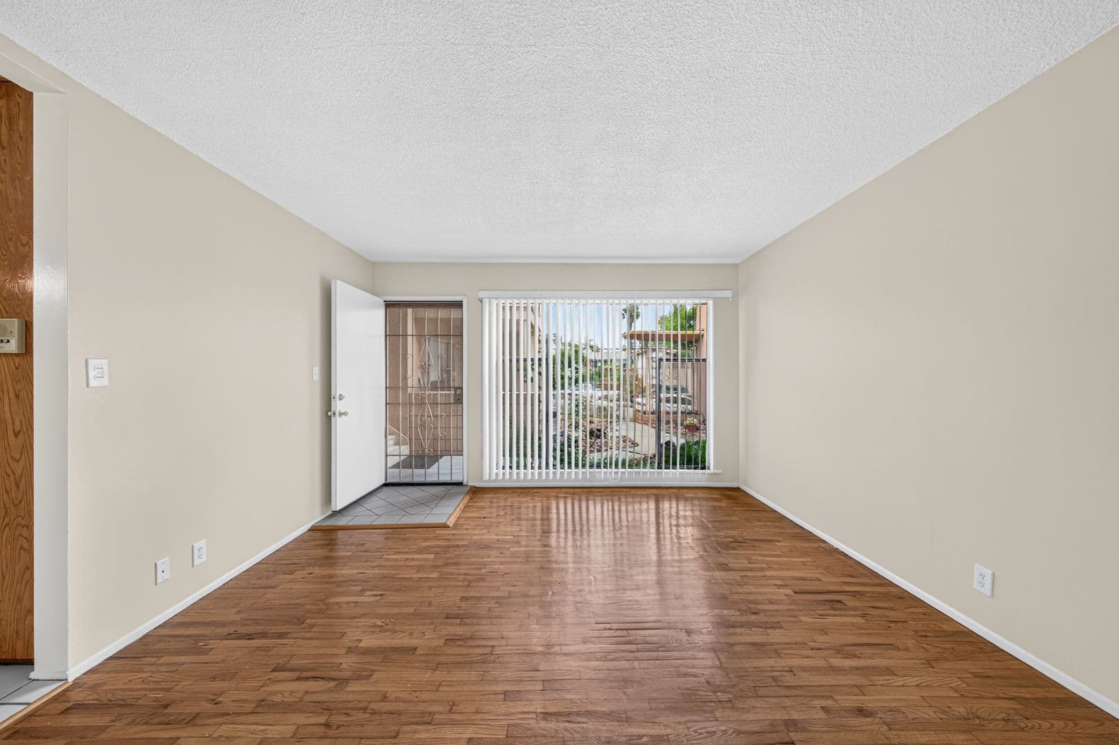 Los Angeles Apartment: 3888 Potomac Ave.