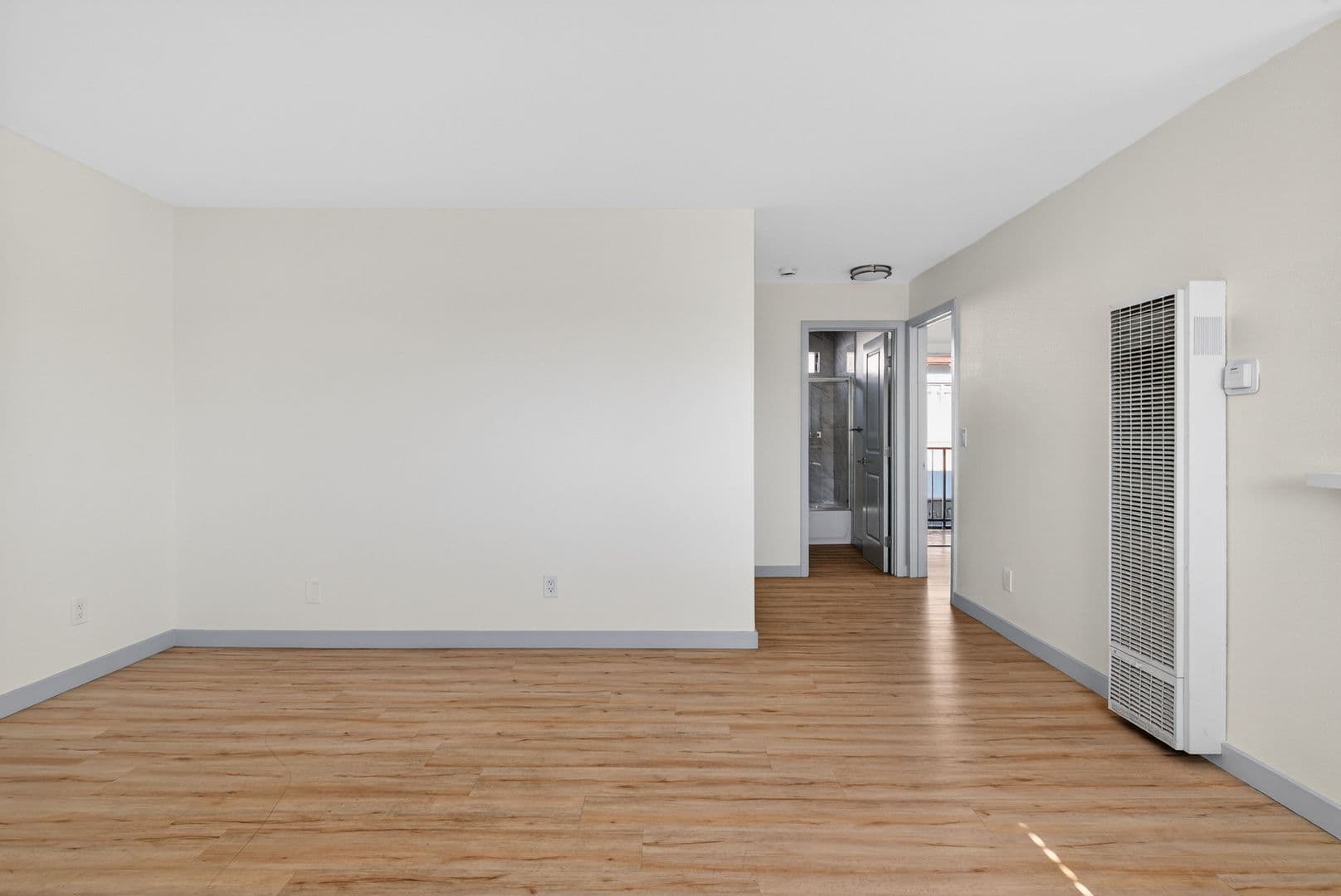 Long Beach Apartment: 921 Alamitos Ave.