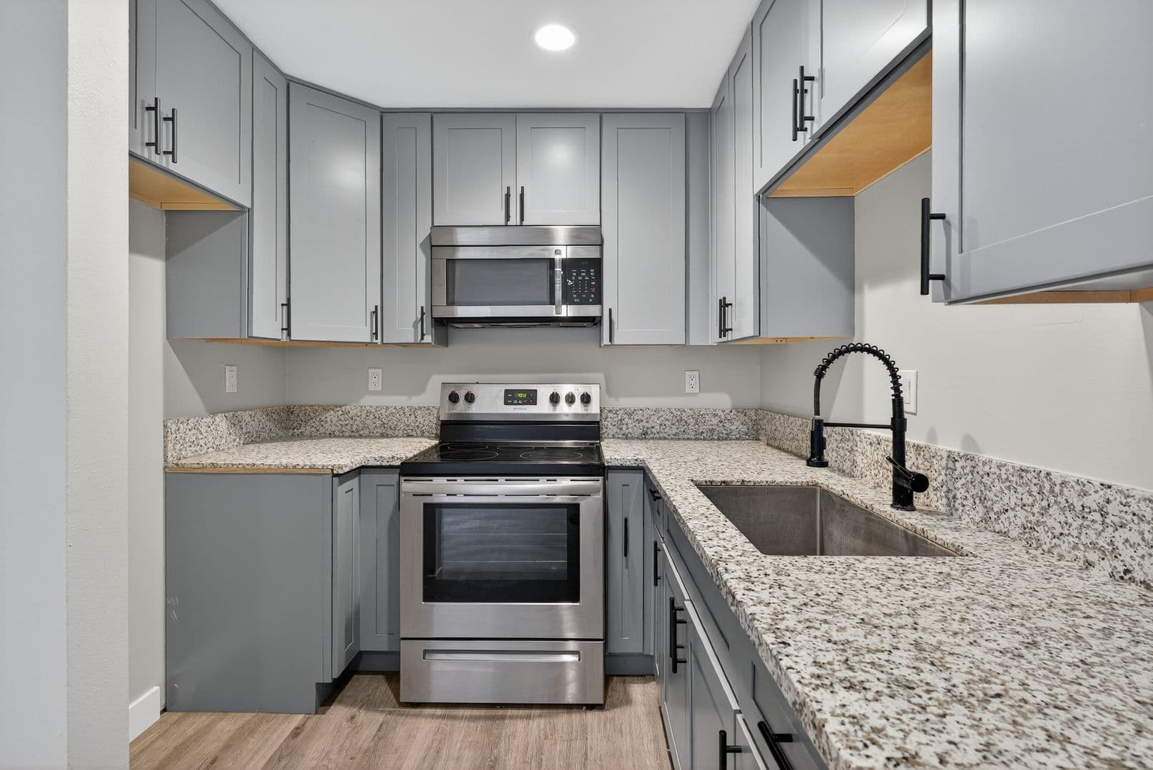 Garden Grove Apartment: 13392 Magnolia Street