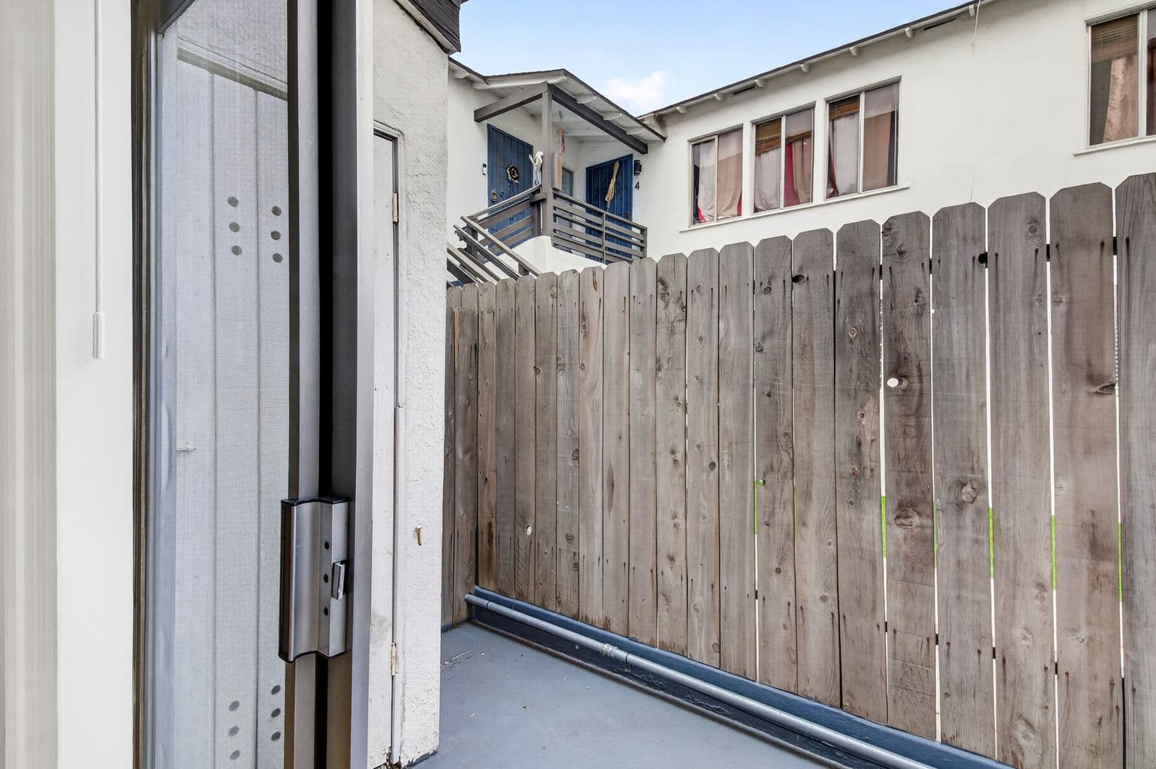 Long Beach Apartment: 921 Alamitos Ave.
