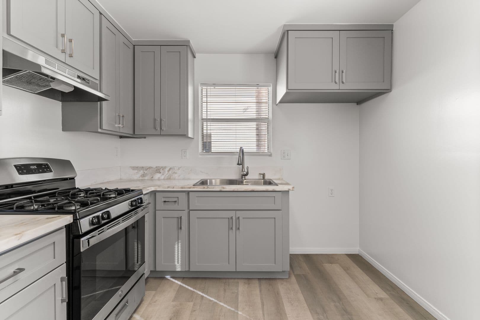 Los Angeles Apartment: 11116 Berendo Avenue