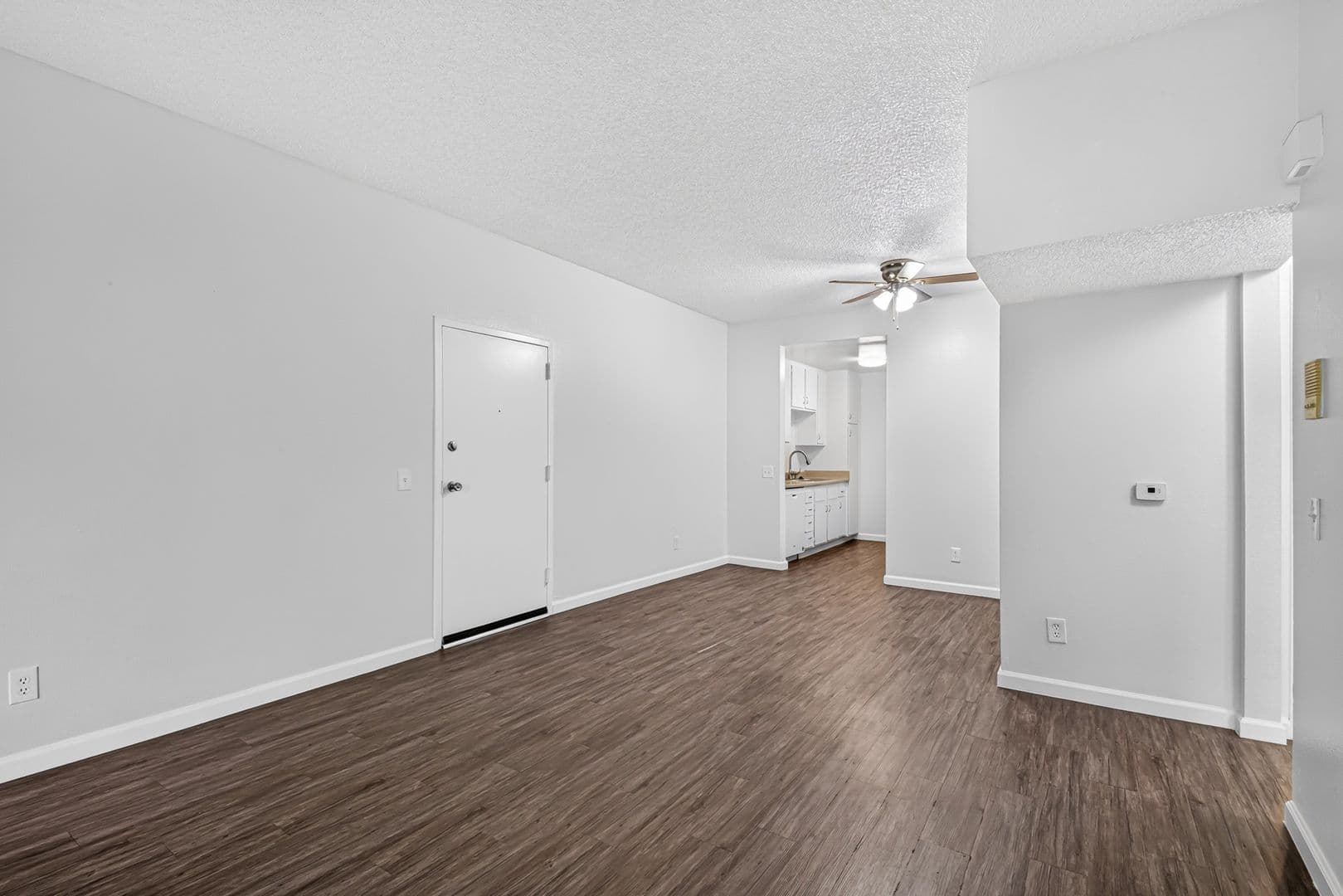 Los Angeles Apartment: 10749 Francis Pl