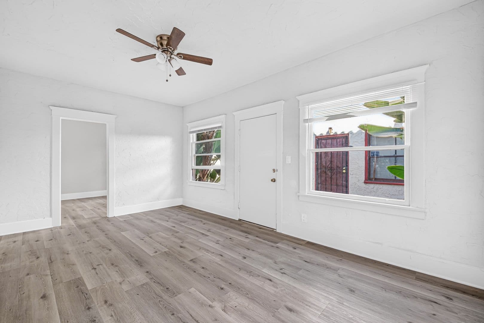 Long Beach Apartment: 1045 E 4th Street