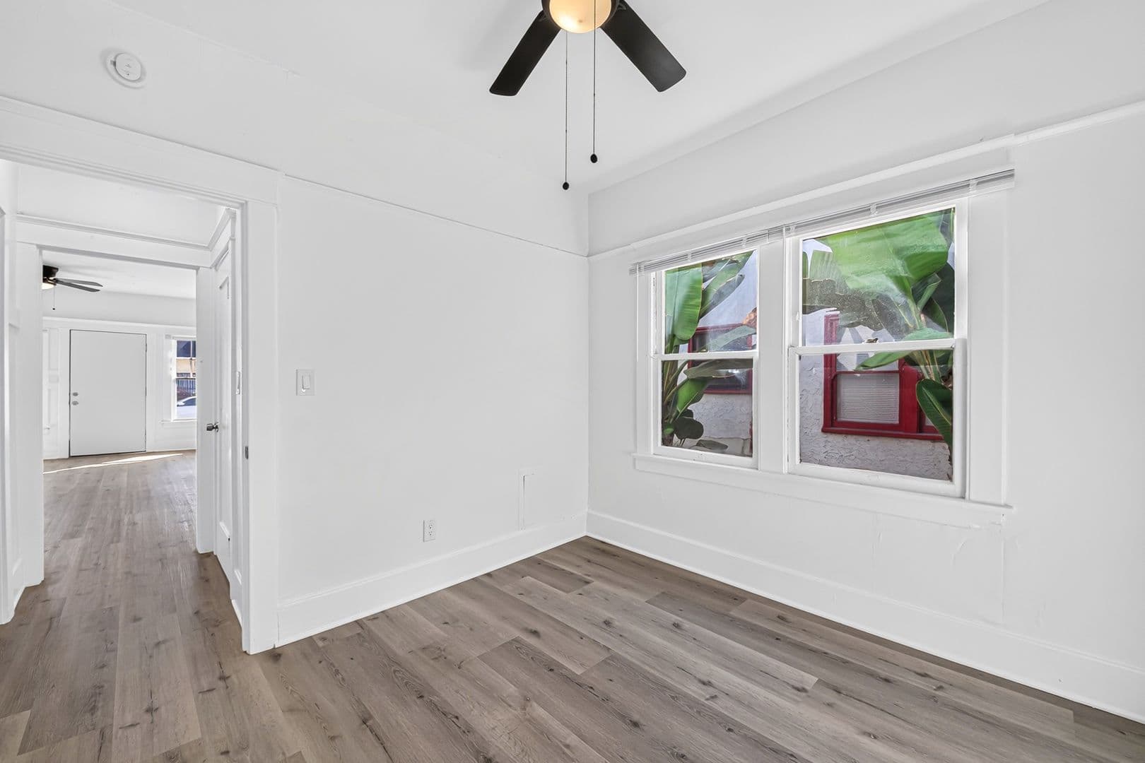 Long Beach Apartment: 1045 E 4th Street