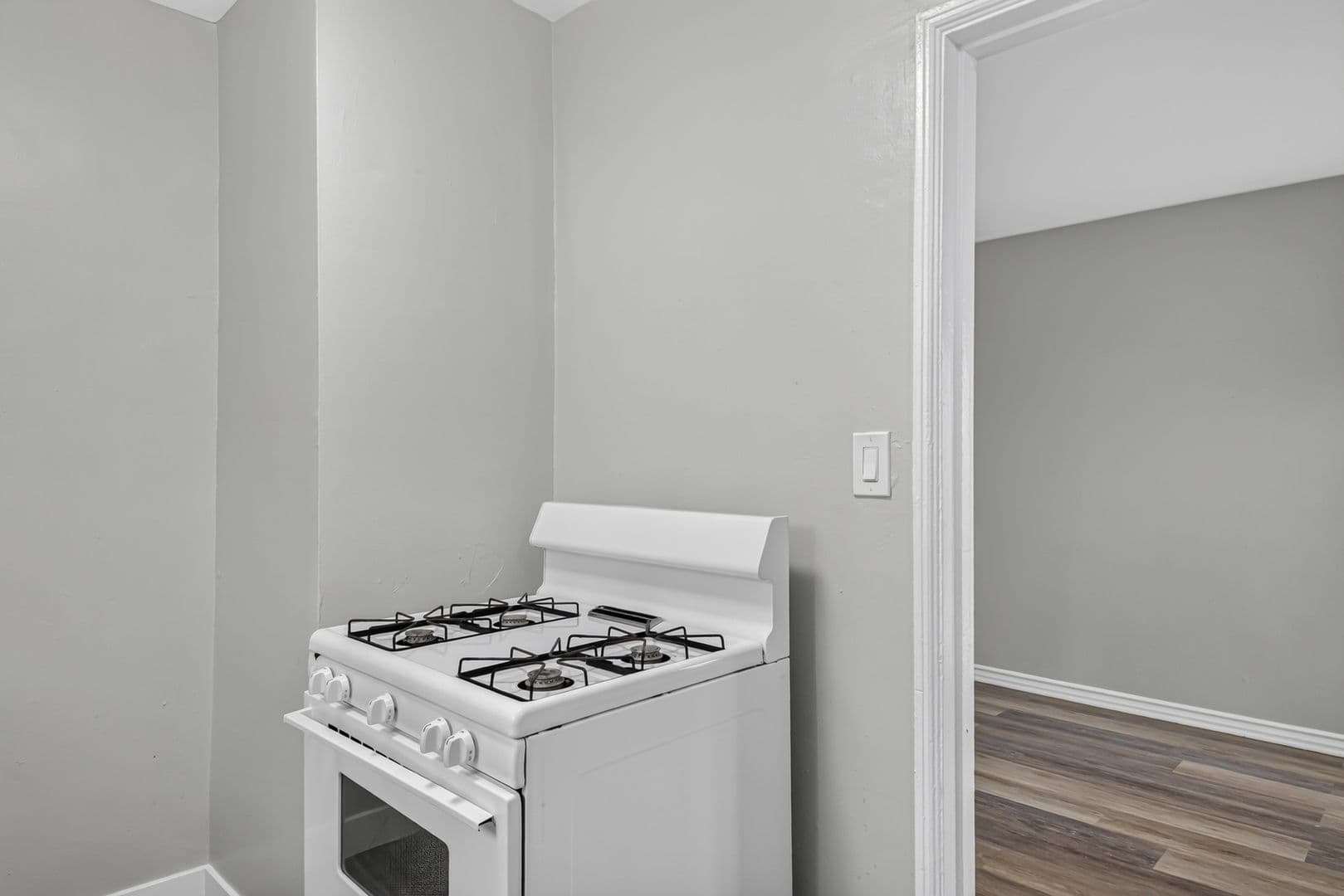 Long Beach Apartment: 2127-2131 Pacific Ave