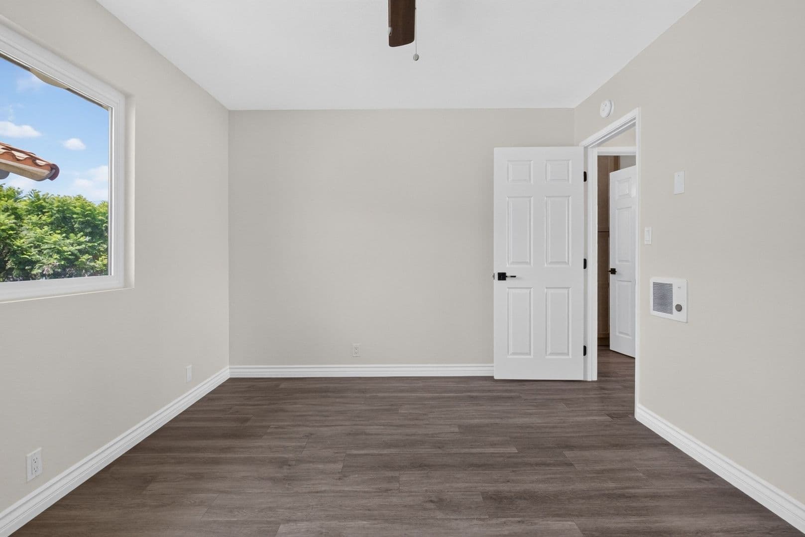 Long Beach Apartment: 648 Coronado Ave #A