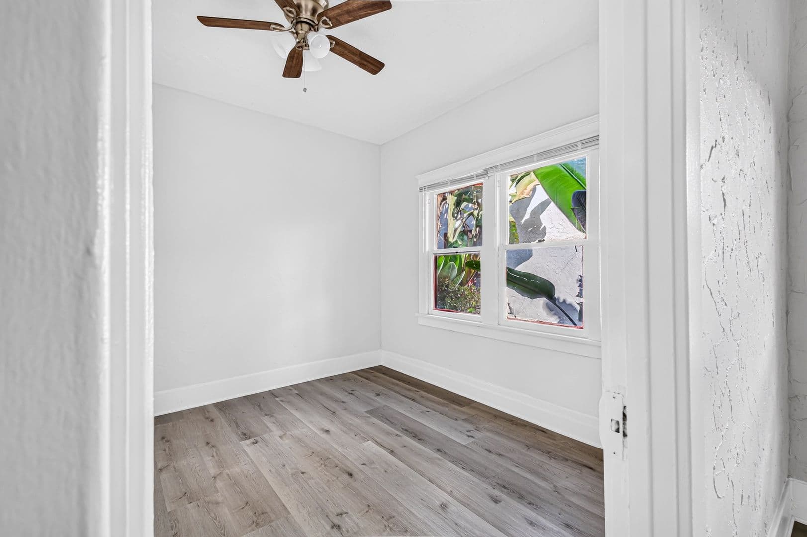 Long Beach Apartment: 1045 E 4th Street