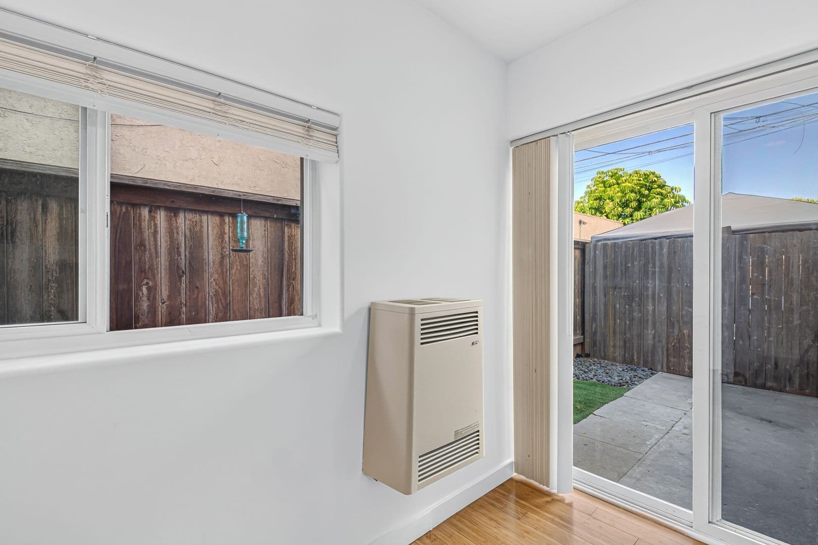 Long Beach Apartment: 2325 E 2nd Street