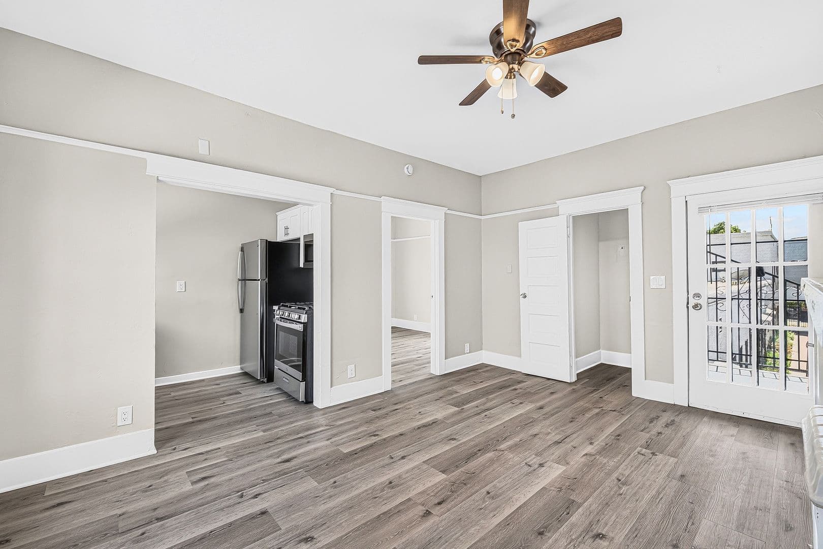 Long Beach Apartment: 1049 E 5th Street