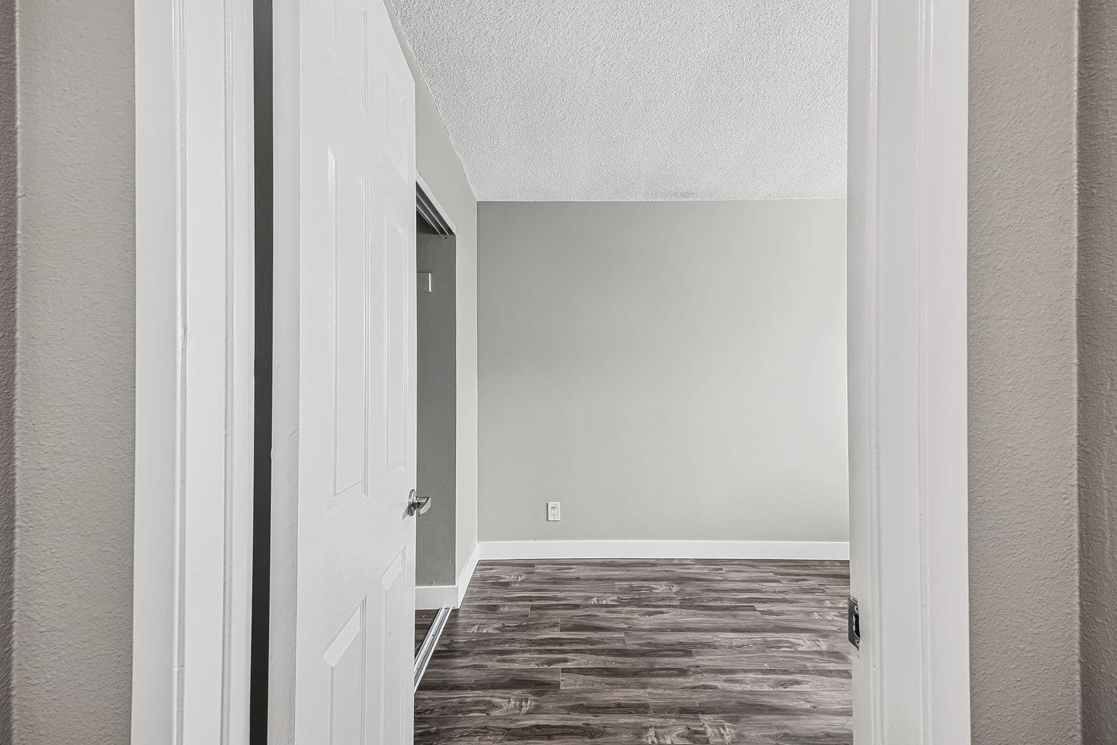 Long Beach Apartment: 1106 Pacific Ave