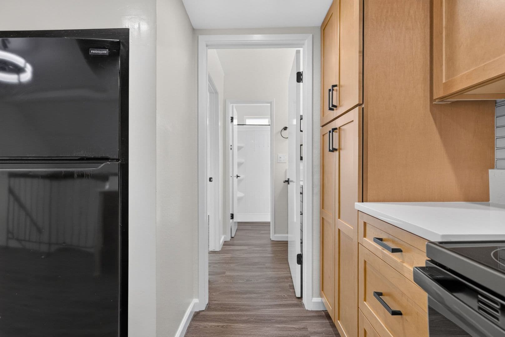 Long Beach Apartment: 648 Coronado Ave #A
