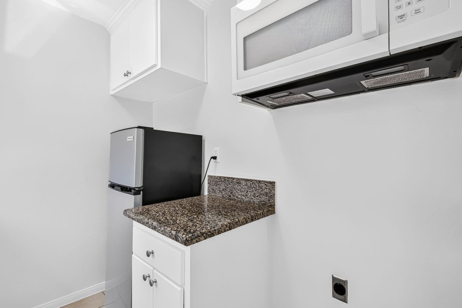 Long Beach Apartment: 67 Alamitos Ave